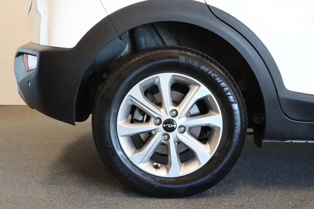 Kia Stonic 1.0 T-GDi MHEV DynamicLine Naviagatie uit 2024, foto 15