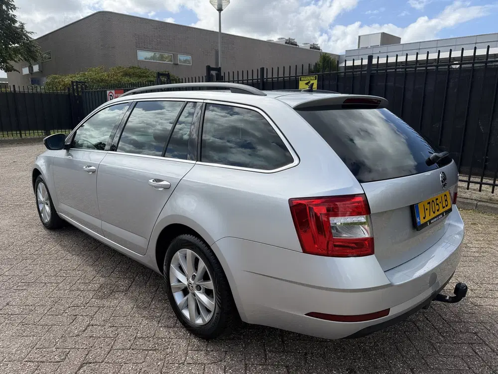 Skoda Octavia 1.5 TSI DSG Greentech Business Edition C uit 2020, foto 2