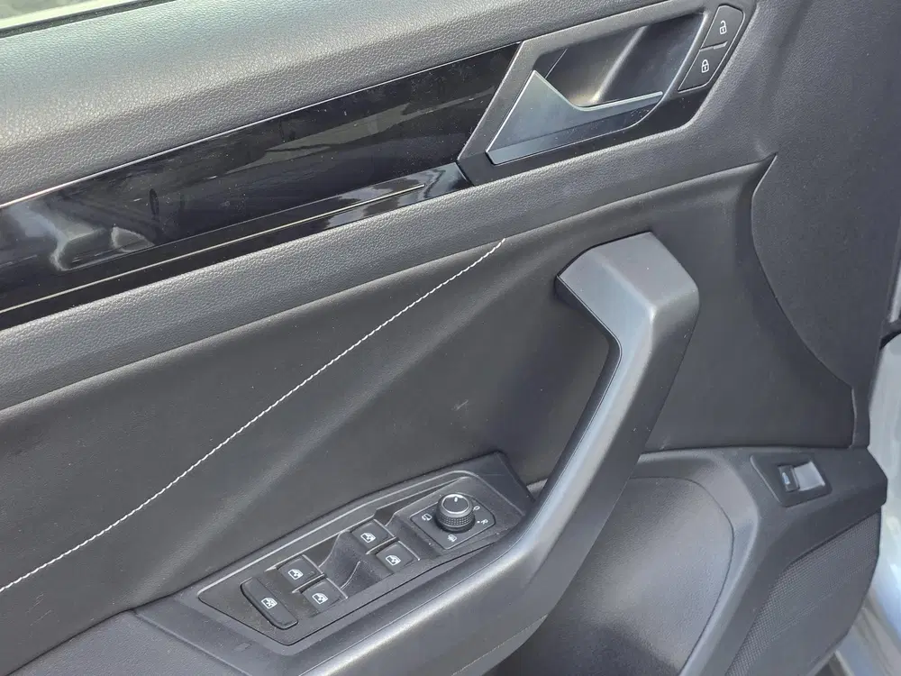 Volkswagen T-Roc 1.5 TSI R-Line Edition Virtual Cockpit Stu uit 2025, foto 10