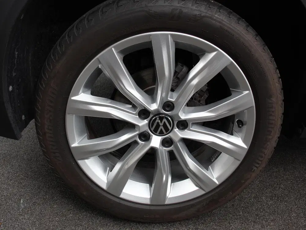 Volkswagen T-Roc 1.5 TSI 150pk Automaat R-Line Edition Navi uit 2025, foto 2