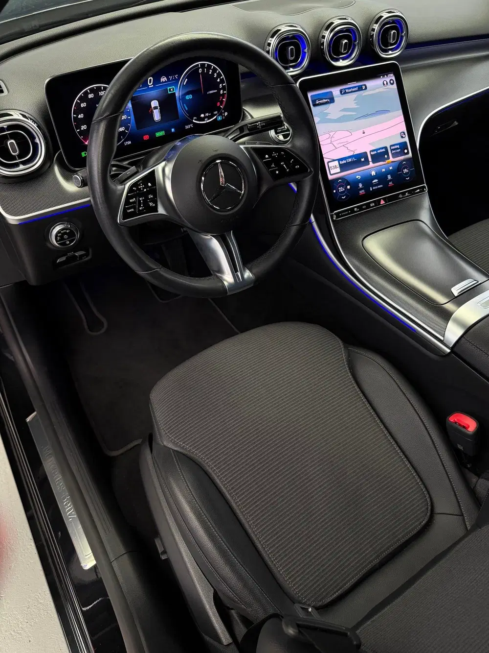 Mercedes-Benz C-Klasse 300 e Luxury Line Camera CarPl uit 2022, foto 3