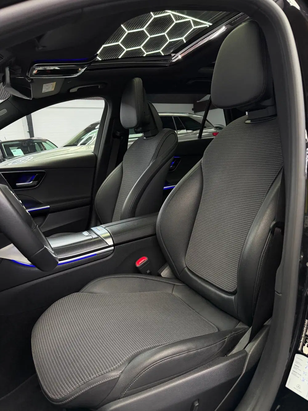 Mercedes-Benz C-Klasse 300 e Luxury Line Camera CarPl uit 2022, foto 4