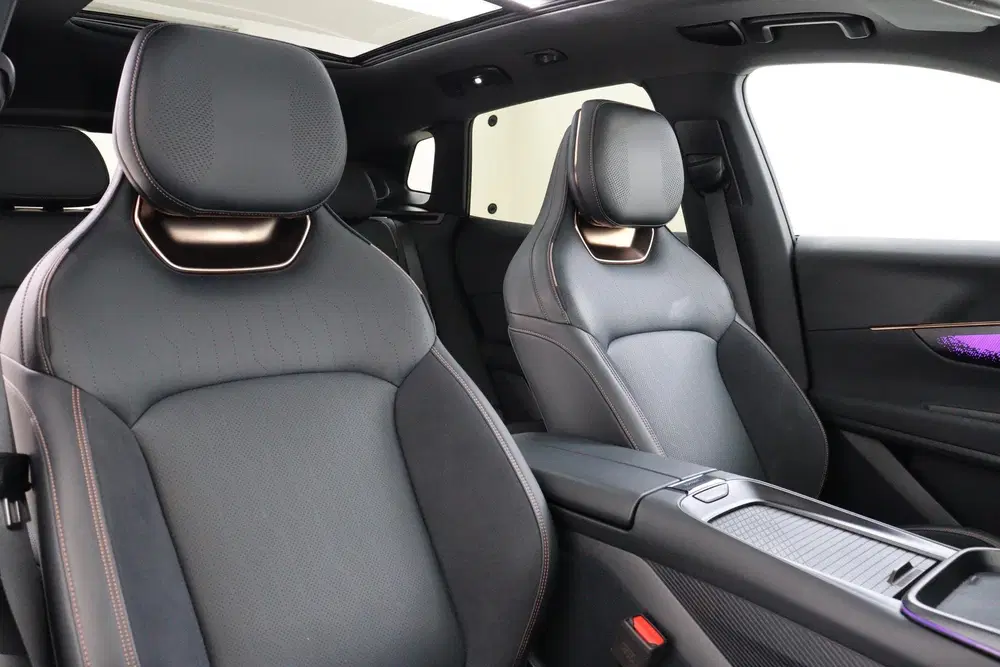 Lynk & Co 08 1.5 PHEV MORE -PANO.DAK uit 2025, foto 12