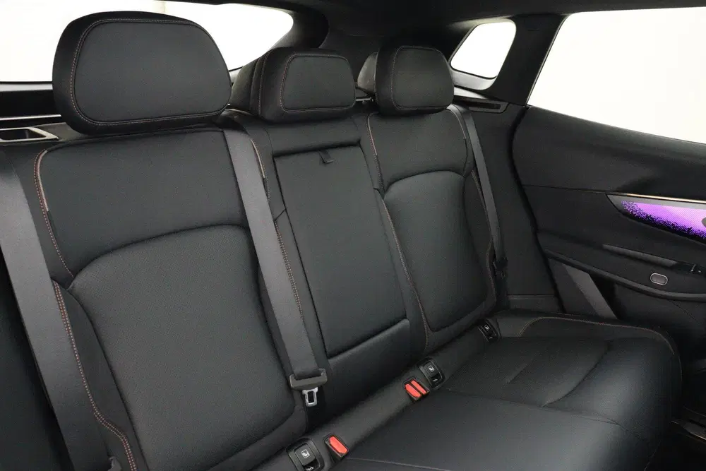 Lynk & Co 08 1.5 PHEV MORE -PANO.DAK uit 2025, foto 14