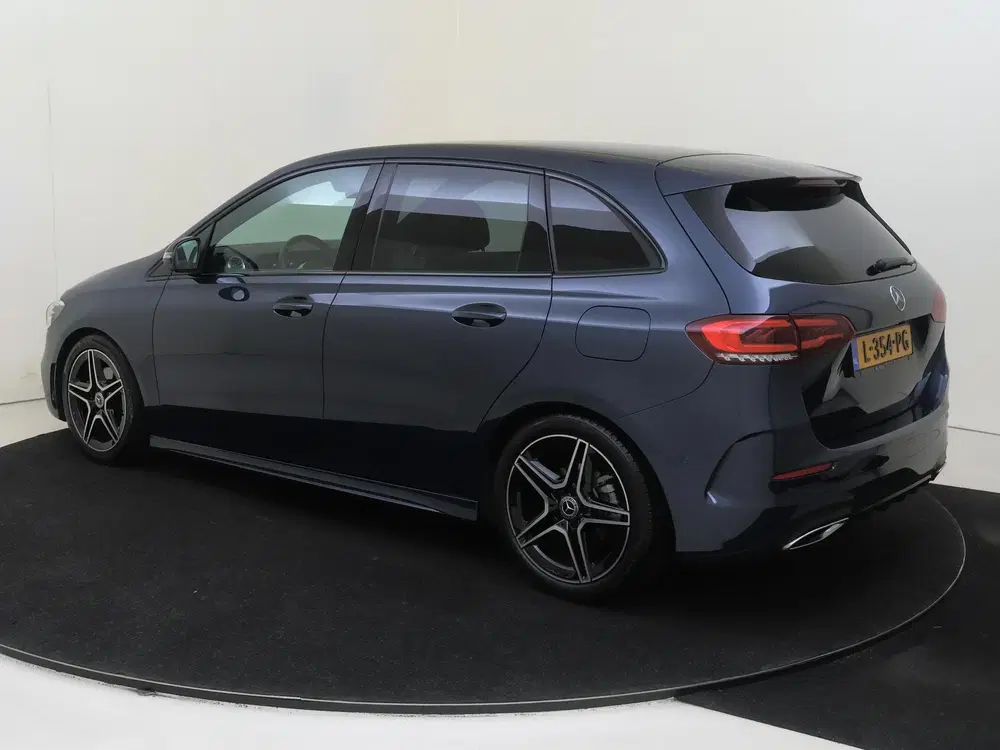Mercedes-Benz B-Klasse 180 Business Solution AMG uit 2021, foto 3