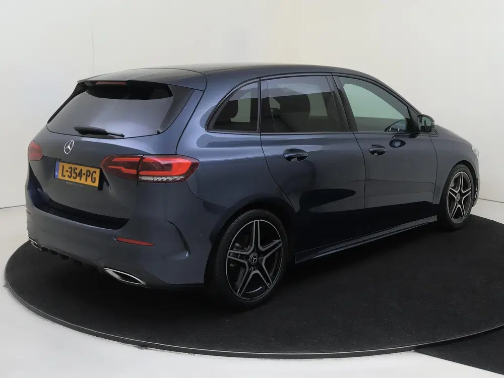 Mercedes-Benz B-Klasse 180 Business Solution AMG uit 2021, foto 4