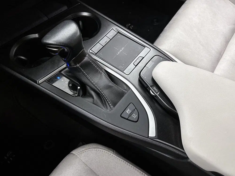 Lexus UX 250h Business Line uit 2022, foto 10