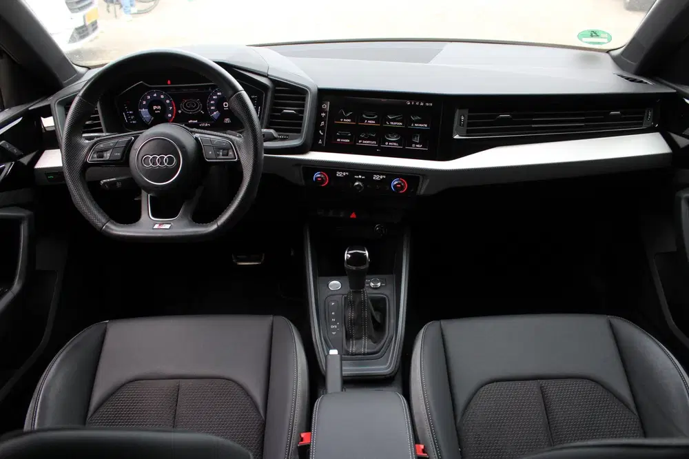 Audi A1 35 TFSI 3x S-line uit 2019, foto 2