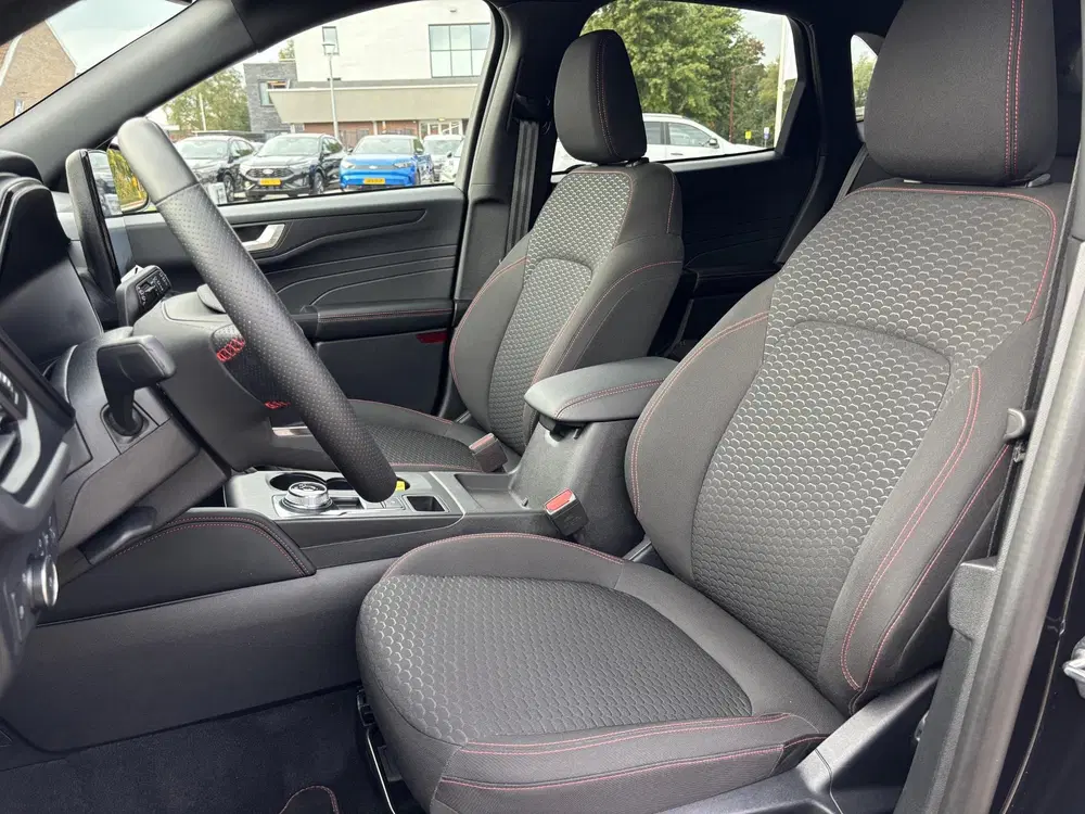 Ford Kuga 2.5 PHEV ST-Line 243pk Wegklapbare Trekhaa uit 2025, foto 11