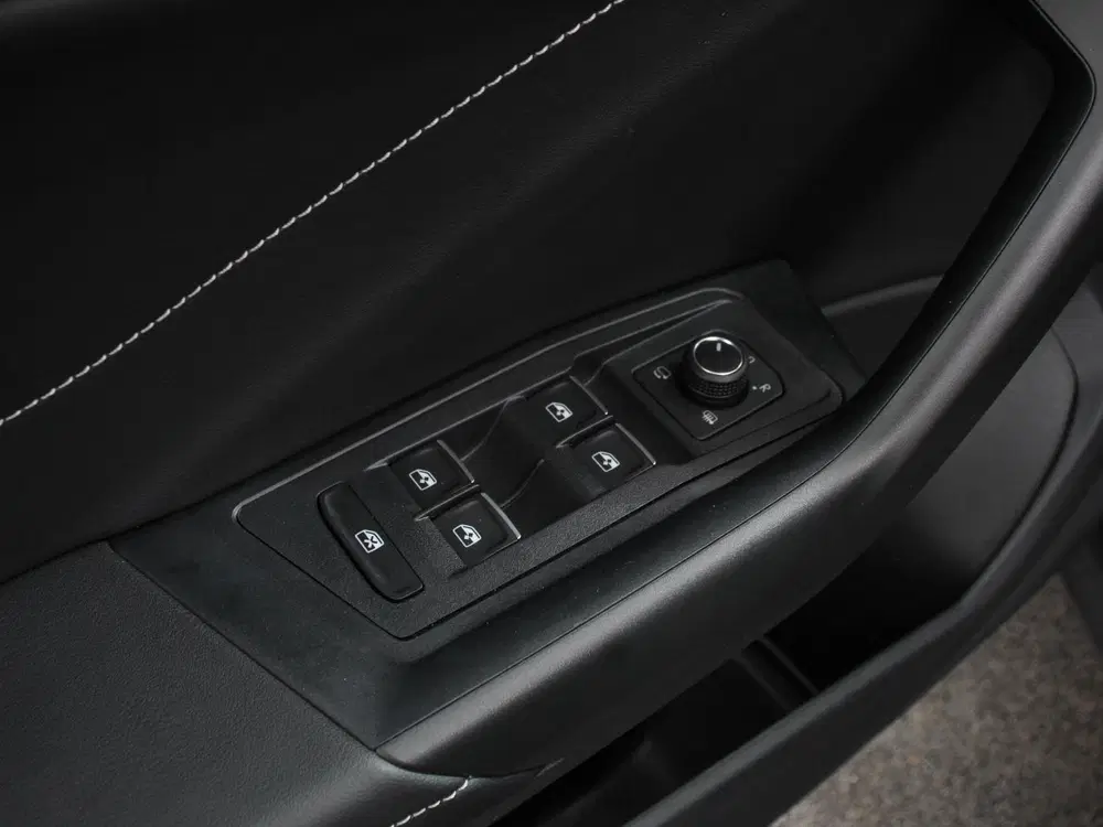 Volkswagen T-Roc 1.5 TSI DSG R-Line Climate control Adaptie uit 2025, foto 11