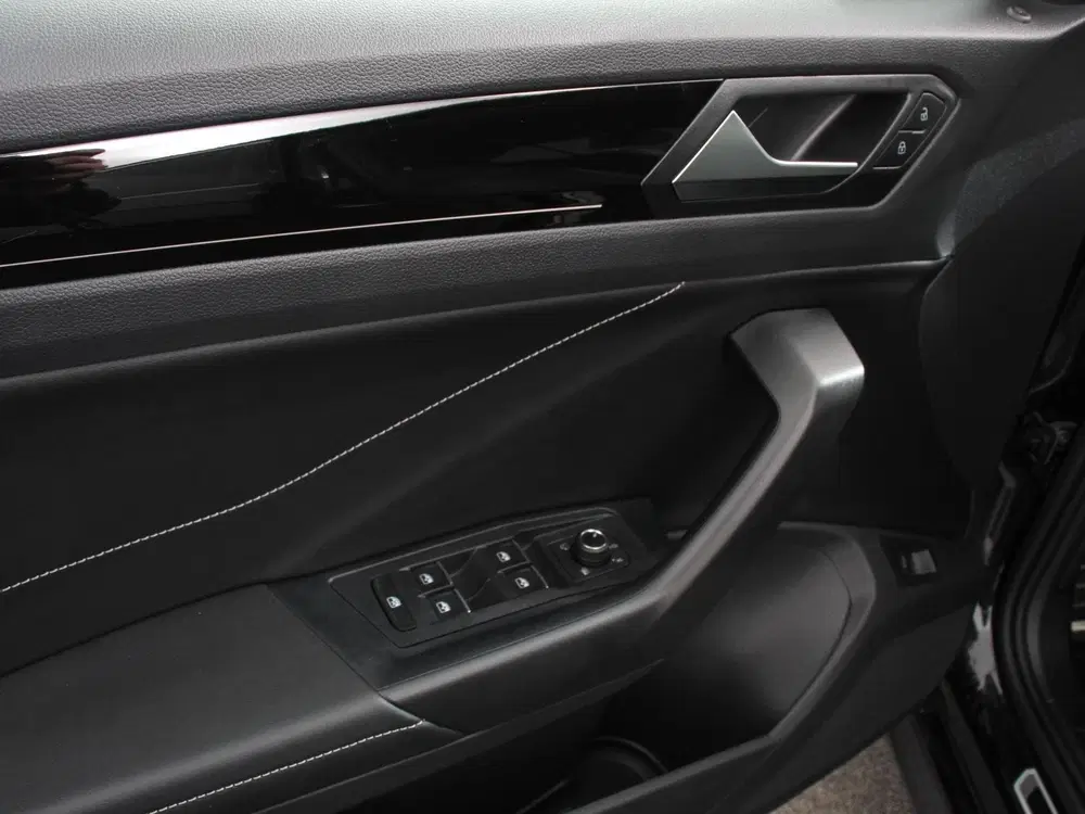 Volkswagen T-Roc 1.5 TSI DSG R-Line Climate control Adaptie uit 2025, foto 12