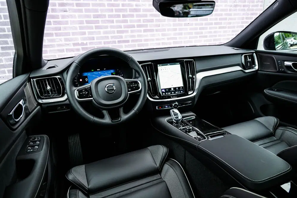 Volvo V60 2.0 T6 Plug-in hybrid AWD Ultra Dark uit 2026, foto 12