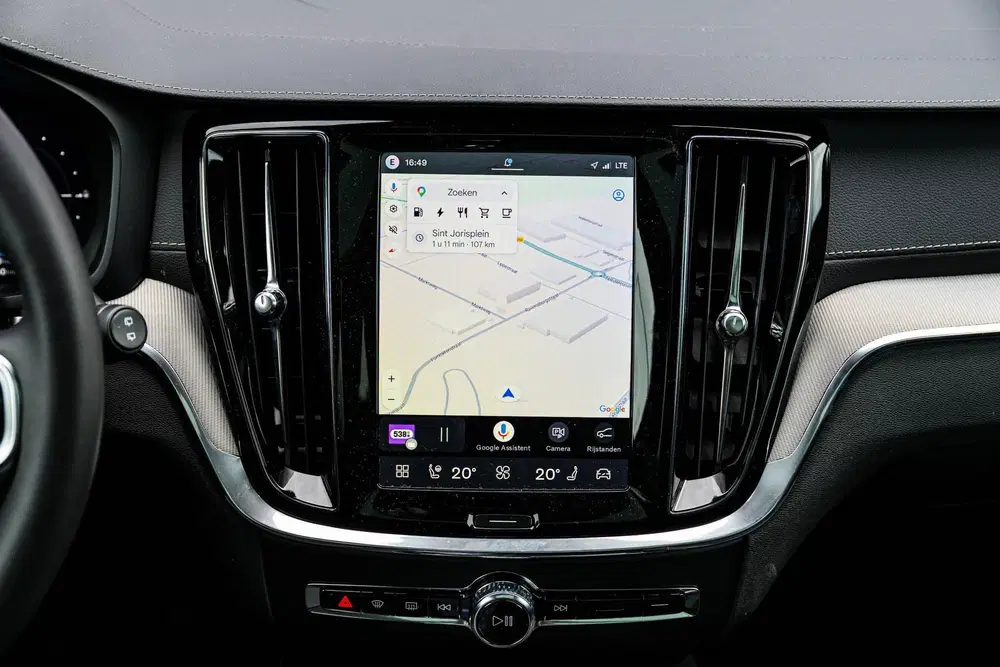 Volvo V60 2.0 T6 Plug-in hybrid AWD Ultra Dark uit 2026, foto 13