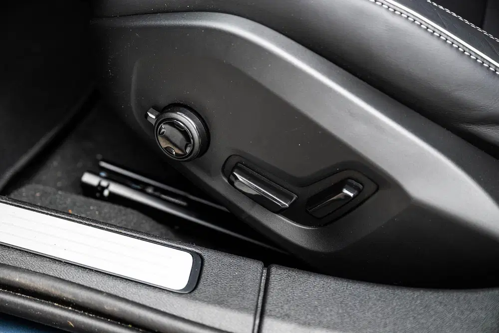 Volvo V60 2.0 T6 Plug-in hybrid AWD Ultra Dark uit 2026, foto 8