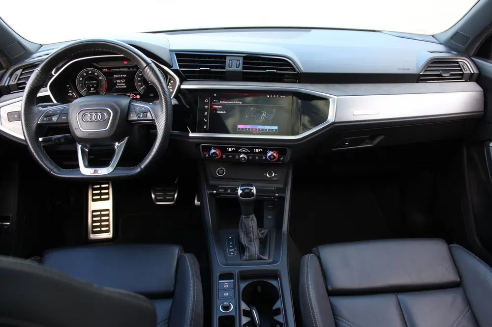 Audi Q3 45 TFSI e 3x S-Line uit 2022, foto 2