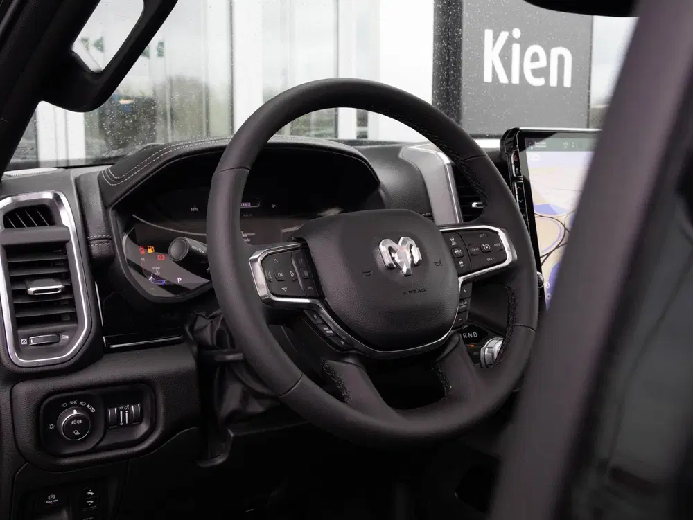Dodge RAM 3.0 Crew Cab Laramie uit 2024, foto 4