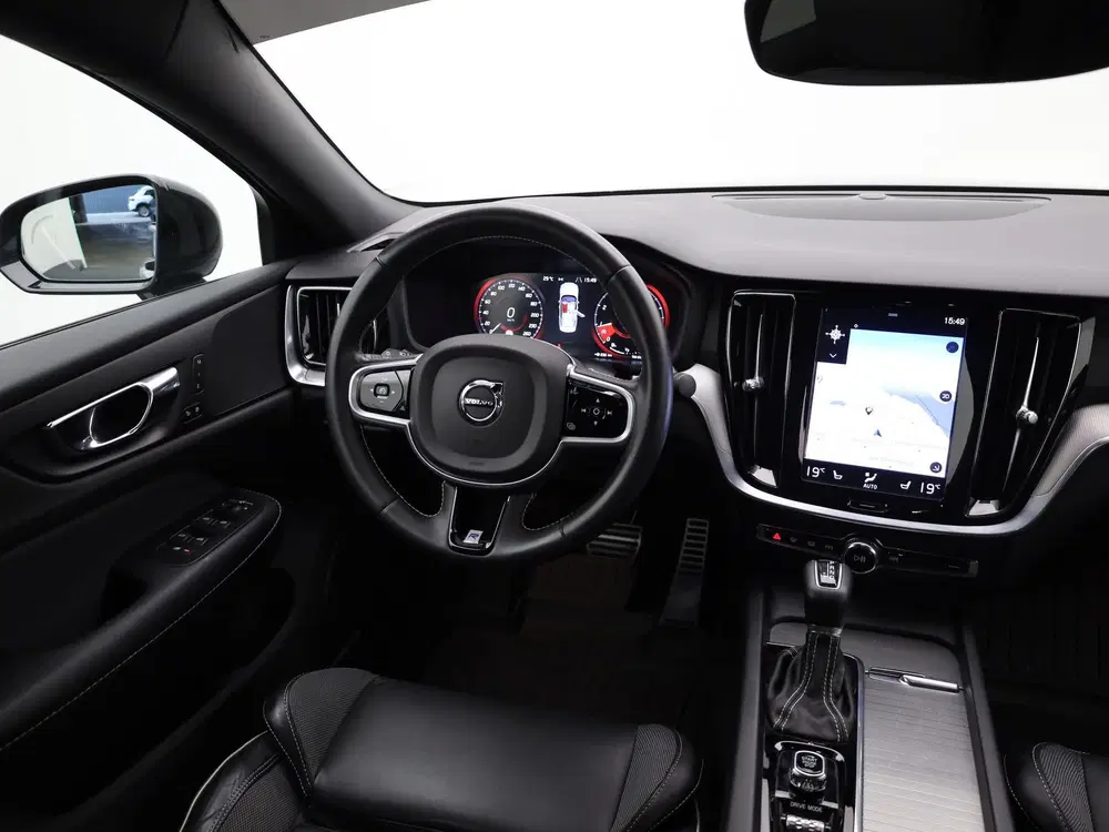 Volvo S60 2.0 T4 R-Design uit 2020, foto 2