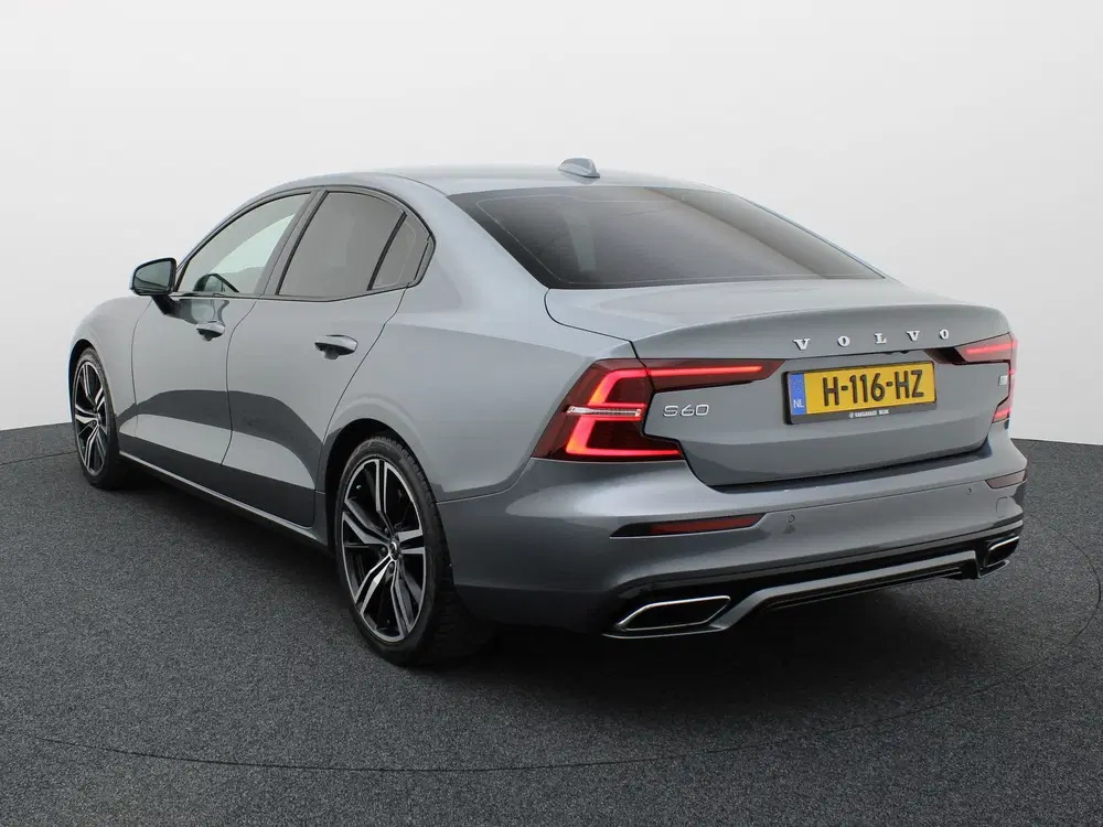Volvo S60 2.0 T4 R-Design uit 2020, foto 5