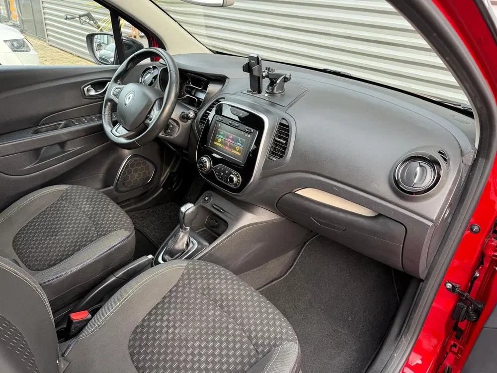 Renault Captur 1.3 TCe 155 Intens uit 2020, foto 12