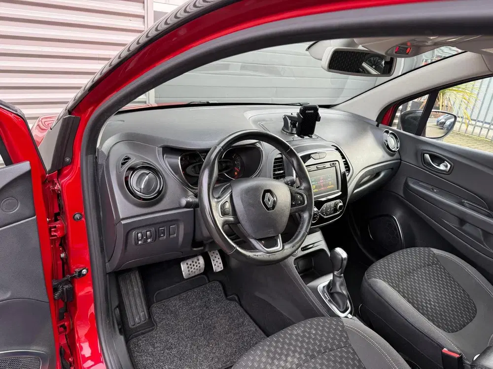 Renault Captur 1.3 TCe 155 Intens uit 2020, foto 3