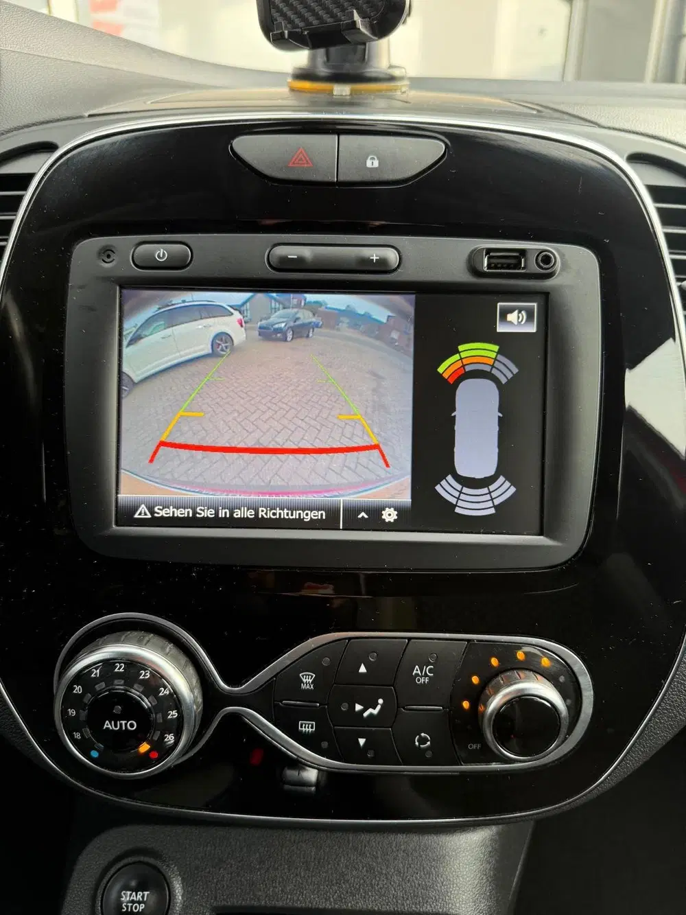 Renault Captur 1.3 TCe 155 Intens uit 2020, foto 5