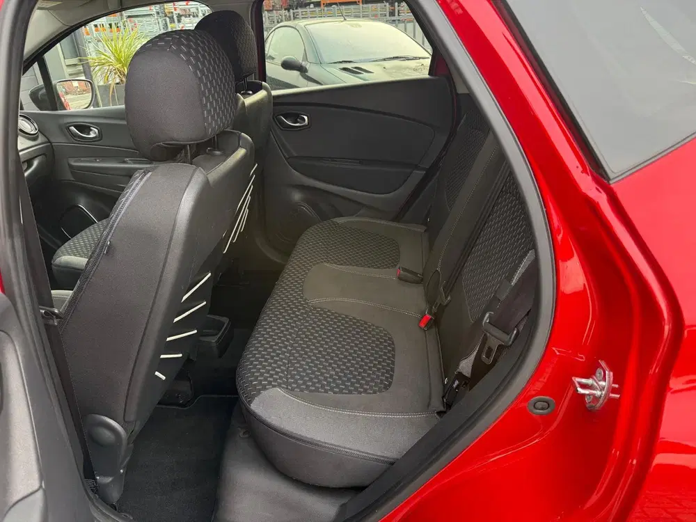 Renault Captur 1.3 TCe 155 Intens uit 2020, foto 9