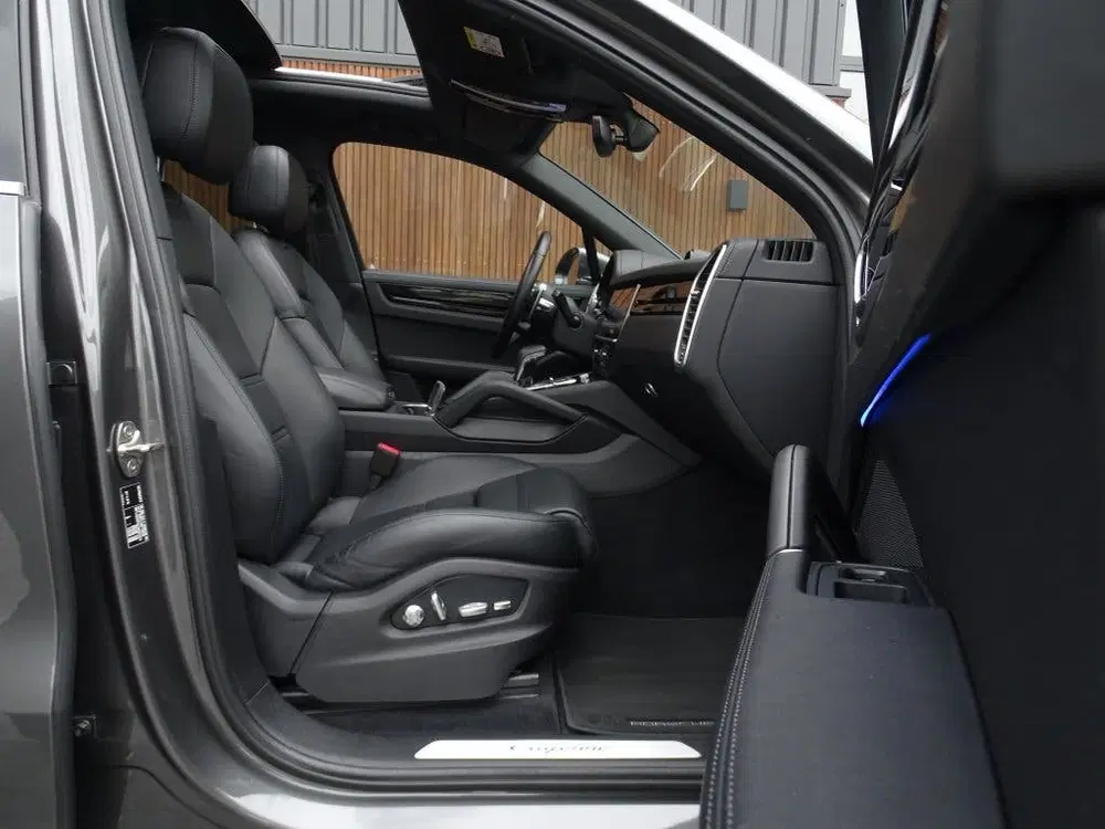 Porsche Cayenne 3.0 E-Hybrid 462PK uit 2020, foto 12