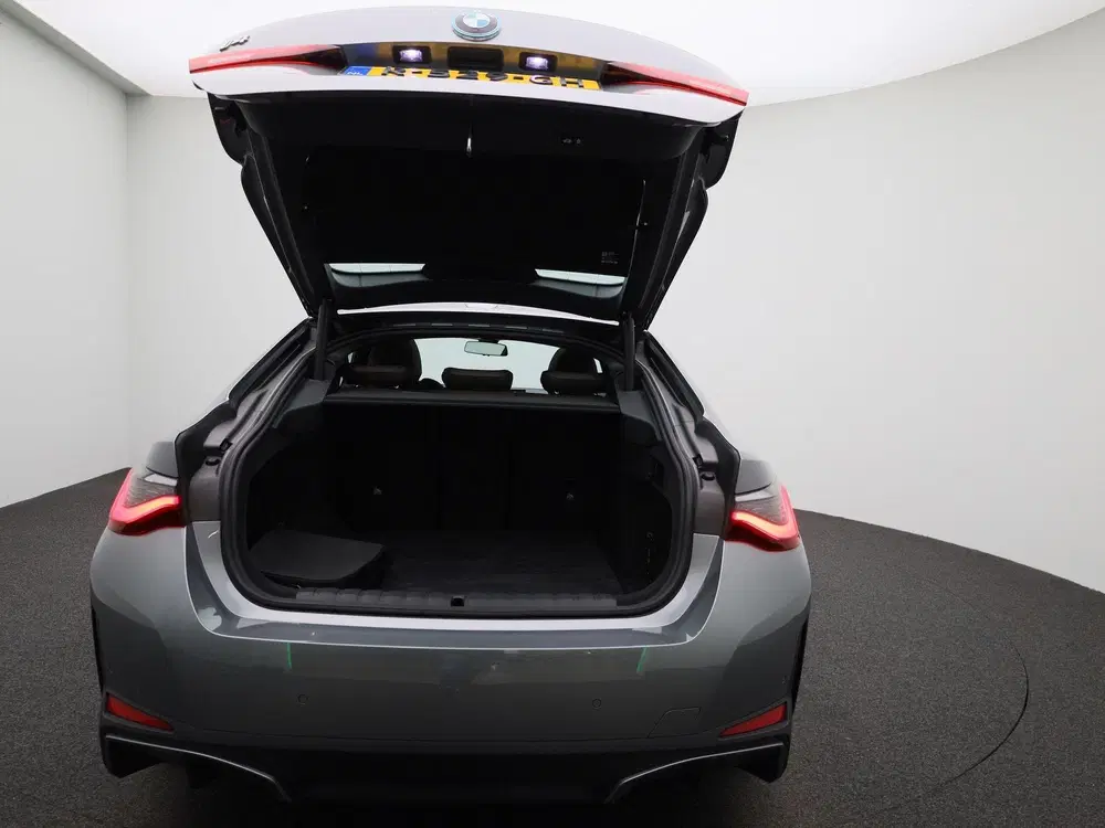 BMW i4 eDrive40 High Executive 84 kWh uit 2022, foto 11
