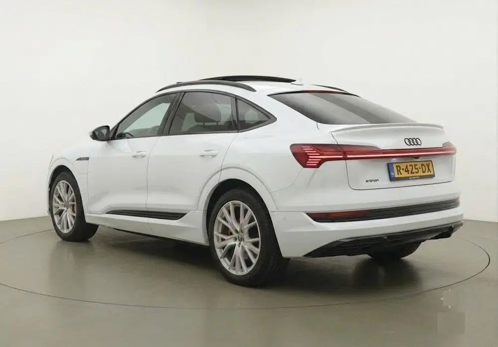 Audi e-tron 55 quattro S Line uit 2021, foto 4