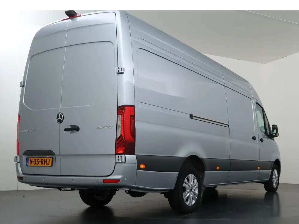 Mercedes-Benz Sprinter 317 CDI uit 2024, foto 2