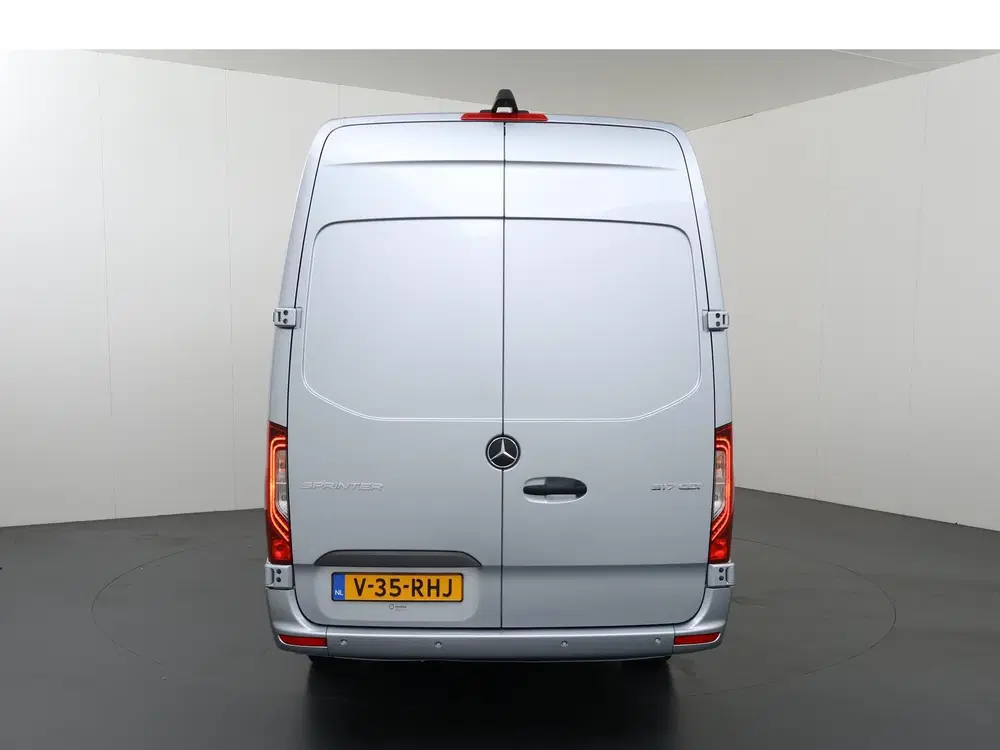 Mercedes-Benz Sprinter 317 CDI uit 2024, foto 4
