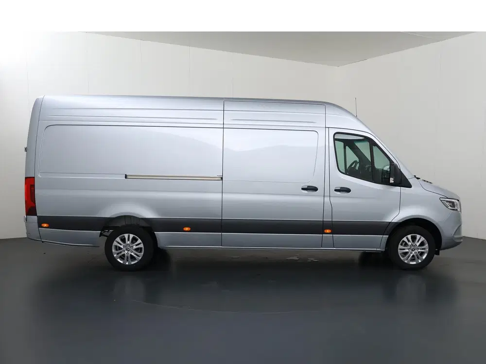 Mercedes-Benz Sprinter 317 CDI uit 2024, foto 6
