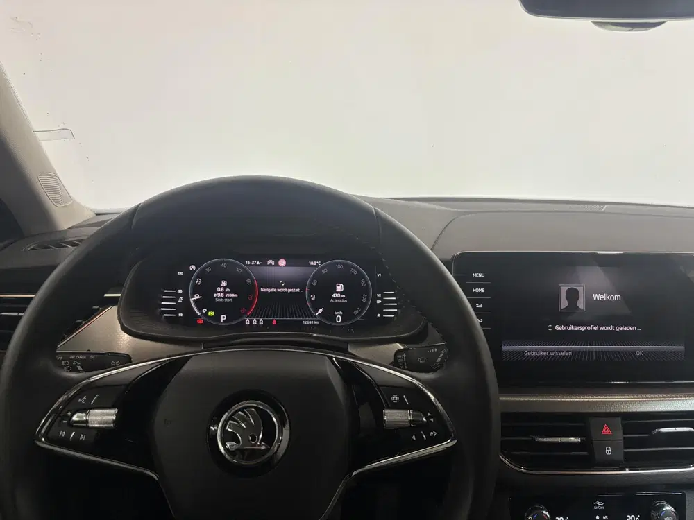 Skoda Kamiq 1.0 TSI Business Edition Navigatie Climate uit 2022, foto 13