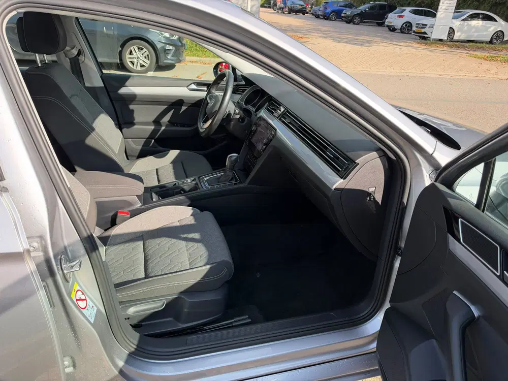 Volkswagen Passat 2.0 TDI Business Automaat uit 2022, foto 12