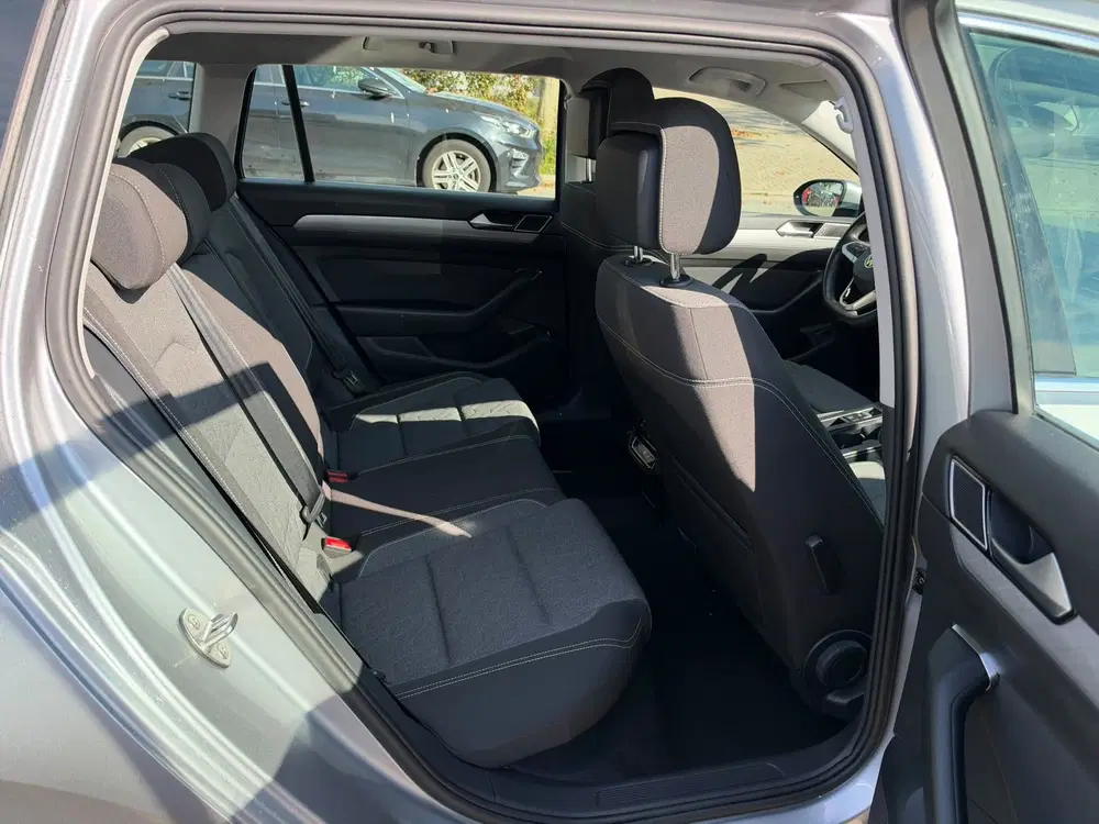 Volkswagen Passat 2.0 TDI Business Automaat uit 2022, foto 13