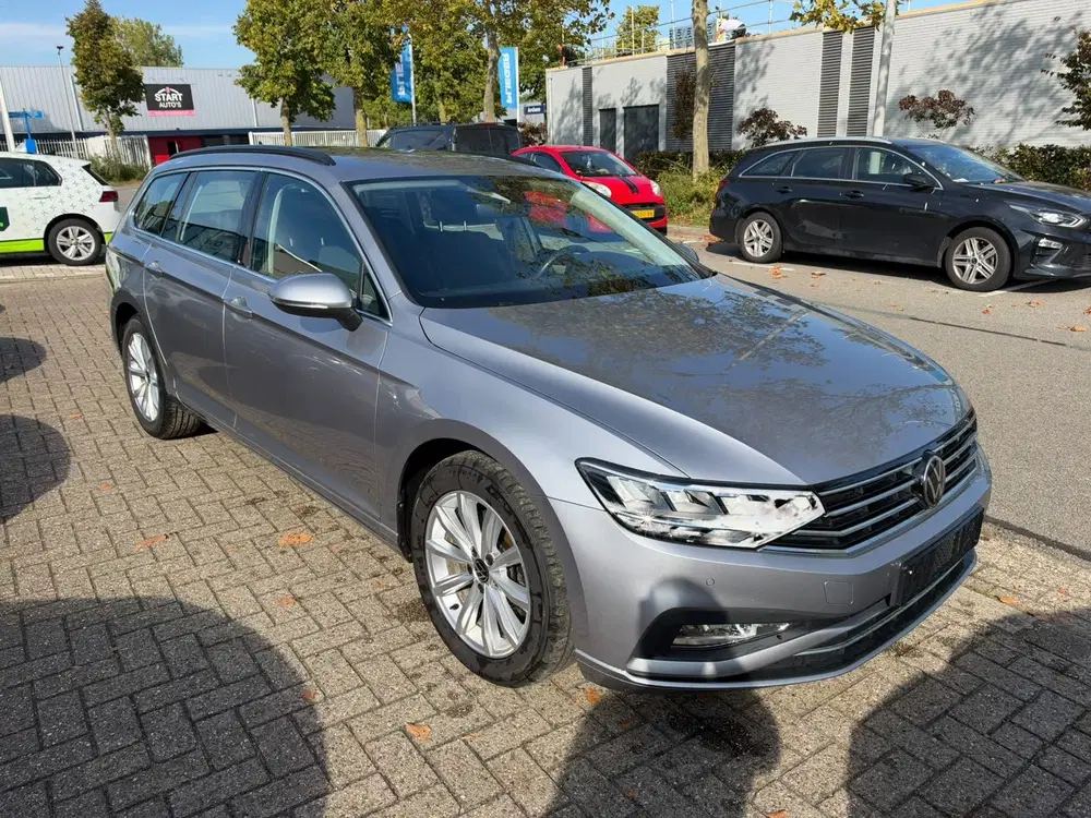 Volkswagen Passat 2.0 TDI Business Automaat uit 2022, foto 5