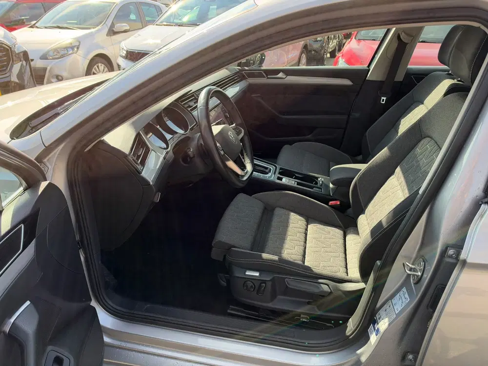 Volkswagen Passat 2.0 TDI Business Automaat uit 2022, foto 9