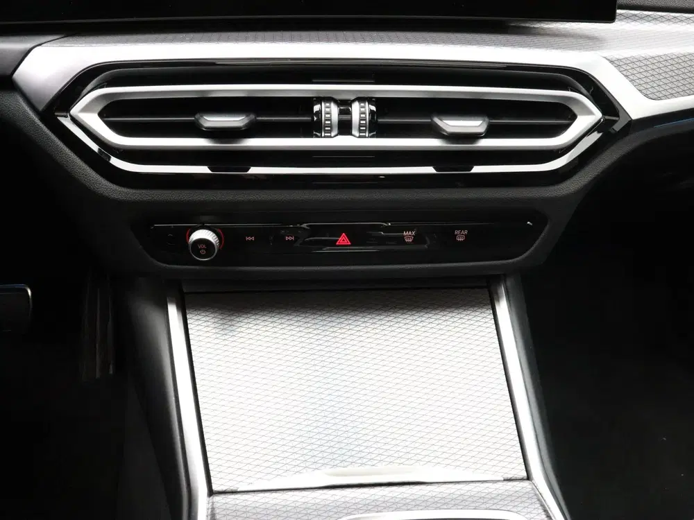 BMW 3-serie 320e Touring SoH 98% (bj 2024 uit 2024, foto 13