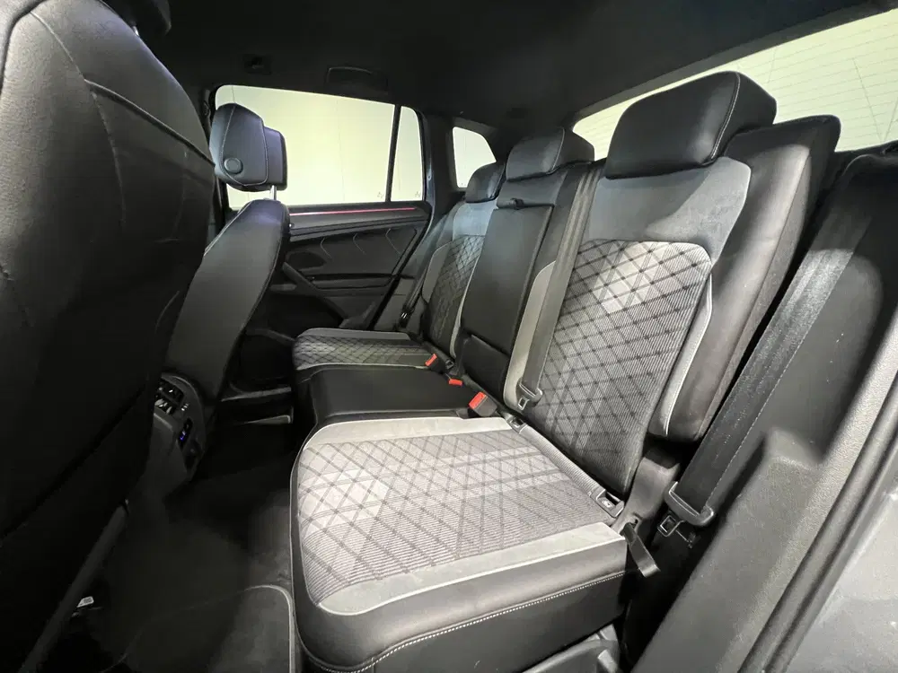 Volkswagen Tiguan 1.5 TSI R-Line Business+ uit 2022, foto 13