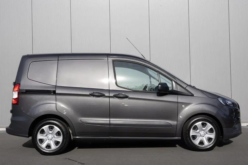 Ford Transit Courier uit 2023, foto 10