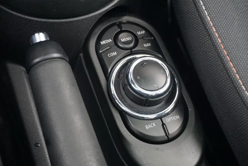 Mini Cooper Cooper Essential Uitvoering uit 2022, foto 12