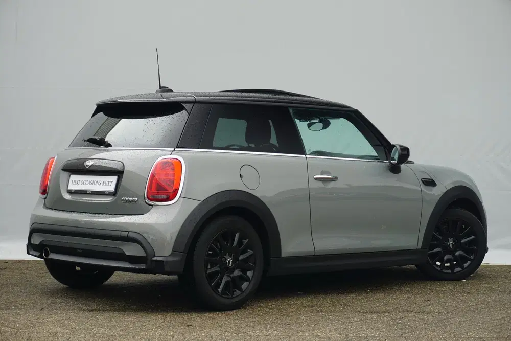 Mini Cooper Cooper Essential Uitvoering uit 2022, foto 2