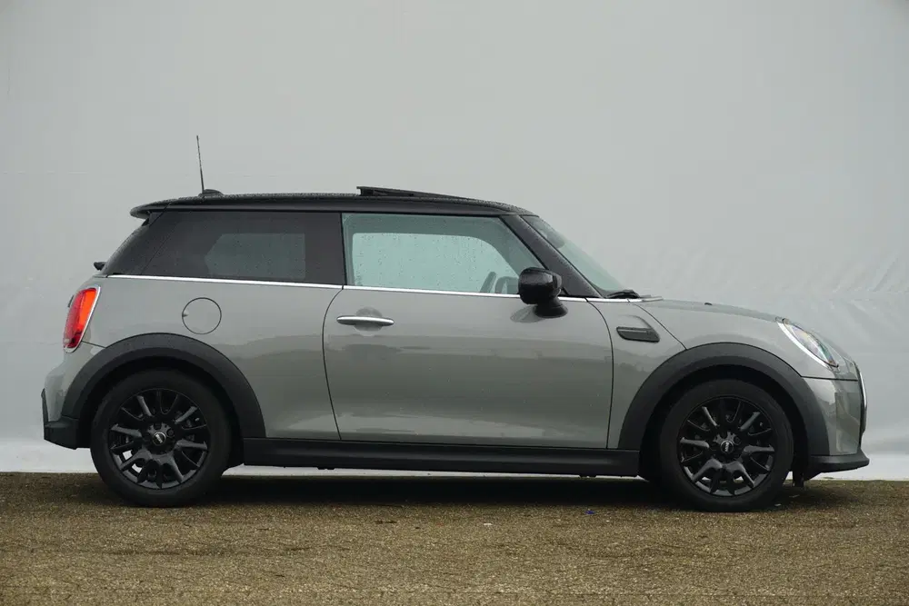 Mini Cooper Cooper Essential Uitvoering uit 2022, foto 4