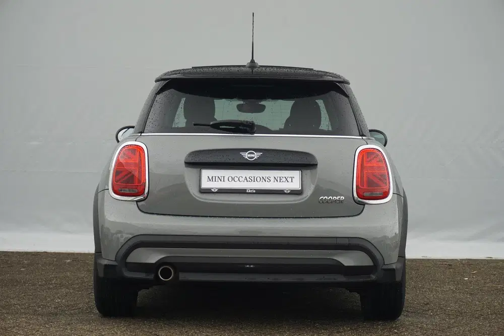 Mini Cooper Cooper Essential Uitvoering uit 2022, foto 5