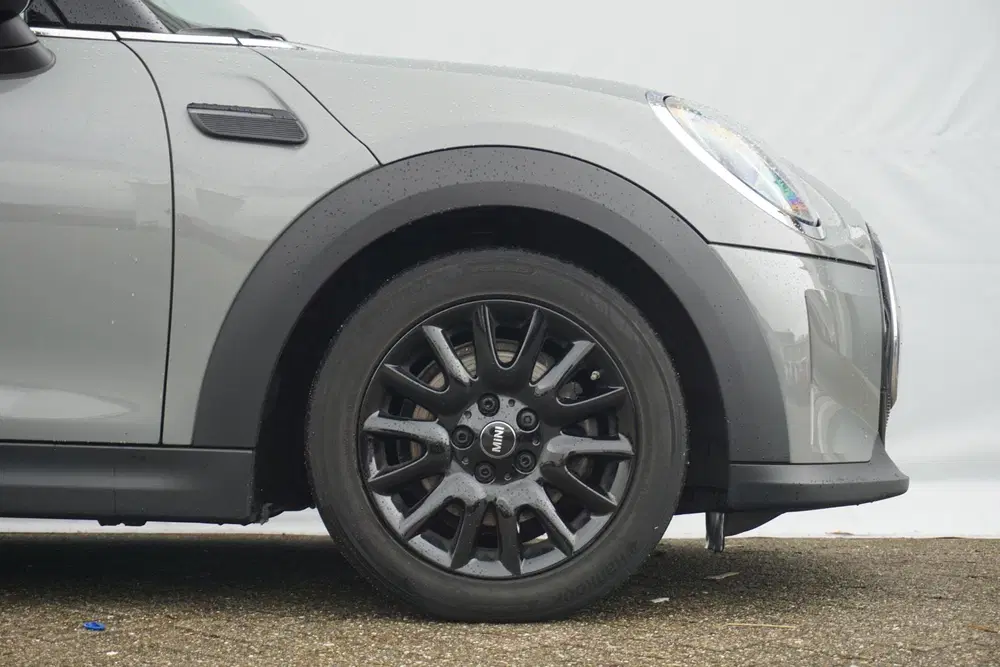 Mini Cooper Cooper Essential Uitvoering uit 2022, foto 6