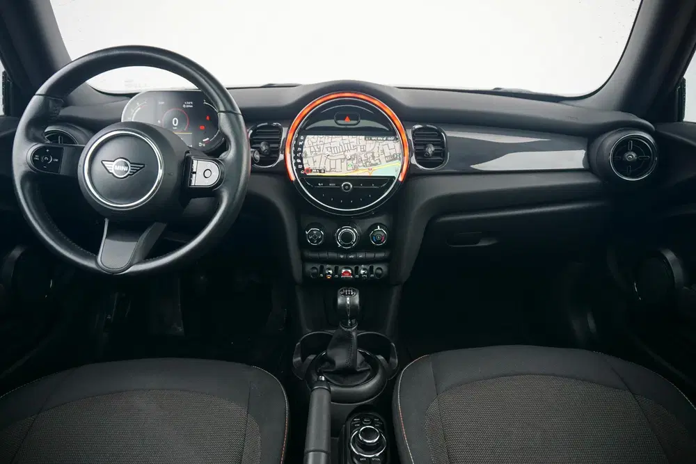 Mini Cooper Cooper Essential Uitvoering uit 2022, foto 7