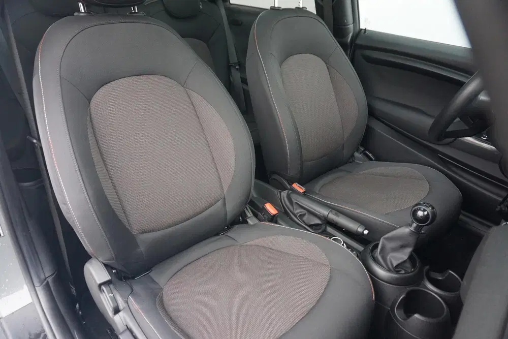 Mini Cooper Cooper Essential Uitvoering uit 2022, foto 8