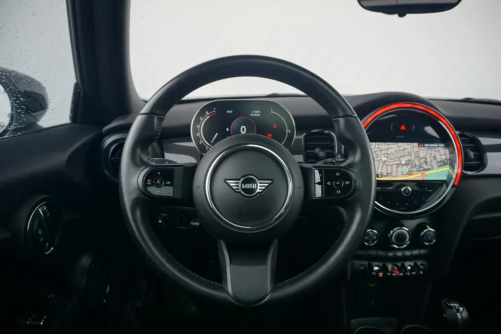 Mini Cooper Cooper Essential Uitvoering uit 2022, foto 9