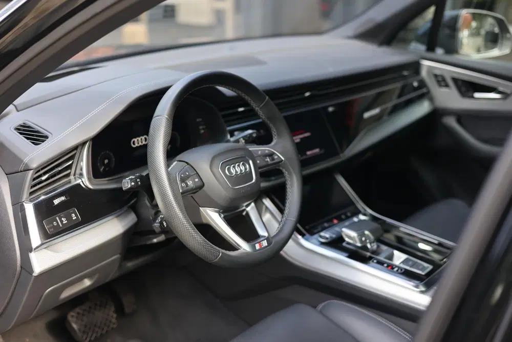 Audi Q7 60 TFSIe Competition Vierwielb. uit 2024, foto 4