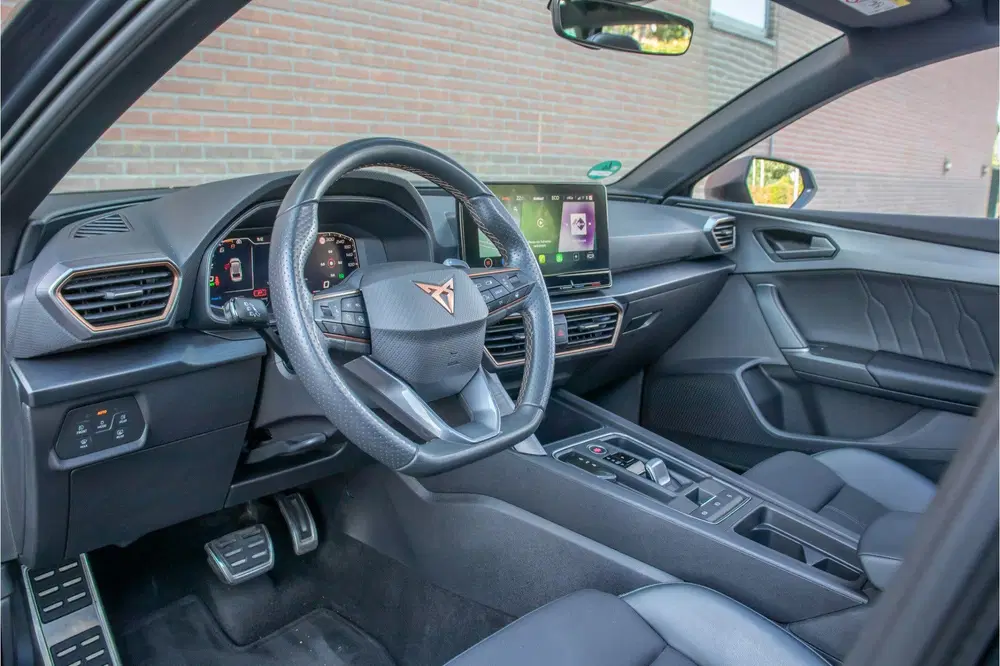 Cupra Leon 1.4 e-Hybrid 245pk VZ uit 2022, foto 2